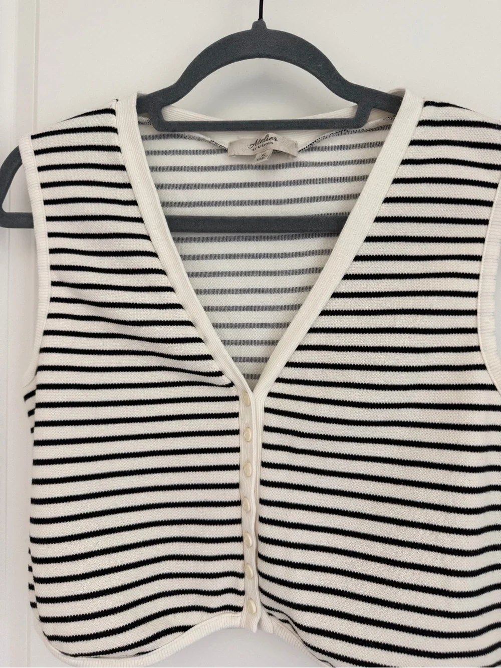 Stripped knitted cropped vest